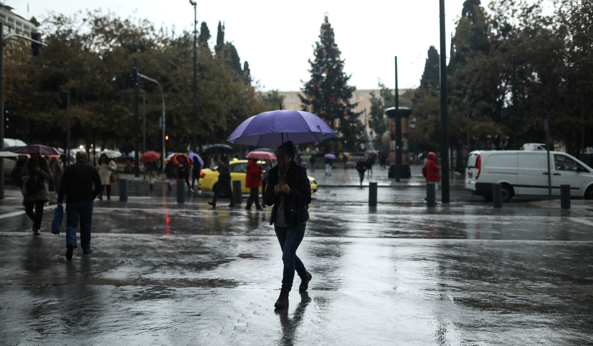 Καιρός - Meteo: Συνεχίζονται οι βροχές την Τρίτη, αφρικανική σκόνη στα Δυτικά