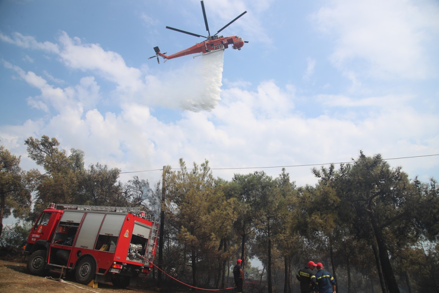 «Πορτοκαλί» συναγερμός σε 6 περιοχές για πυρκαγιές την Κυριακή - Υπό έλεγχο η φωτιά στην Πάρνηθα (Εικόνες, χάρτες)