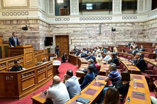 ΣΥΡΙΖΑ: Έντονοι διάλογοι στην Κ.Ο. λίγο πριν αρχίσει η ψηφοφορία για Παππά και Φάμελλο