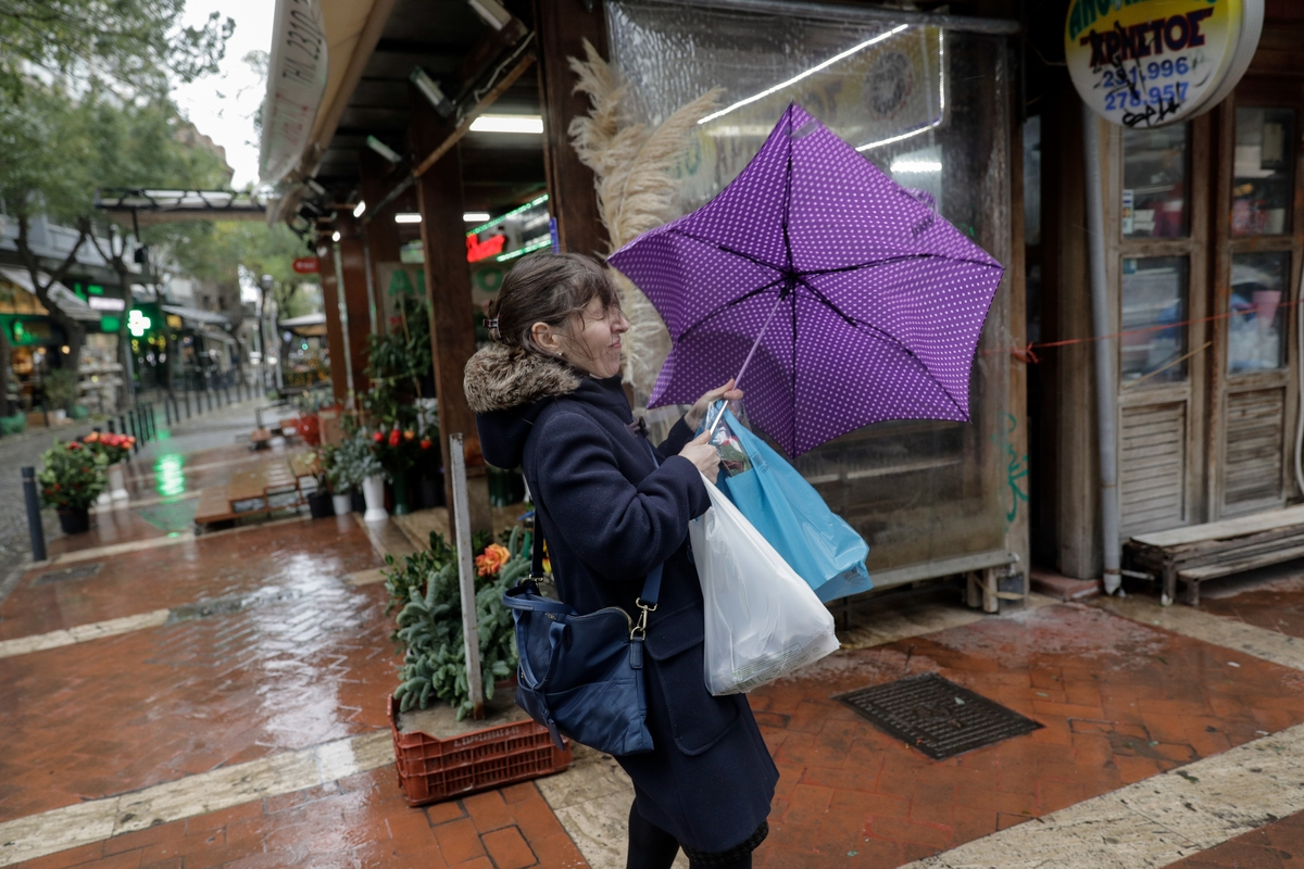 Κακοκαιρία «Atena»: Εντείνονται τα φαινόμενα τις επόμενες ώρες – Μπαράζ μηνυμάτων του 112