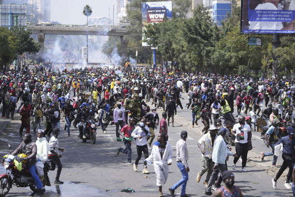 Κένυα: Διαδηλωτές εισέβαλαν στο Κοινοβούλιο - Αναφορές για τουλάχιστον 10 νεκρούς (εικόνες, βίντεο)