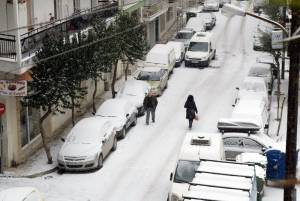 Θεσσαλονίκη: Μαθητής γλίστρησε στον πάγο και έσπασε το πόδι του σε σχολείο