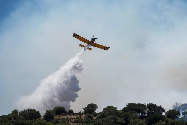 Φωτιά τώρα σε πεδίο βολής στις Σέρρες - Σηκώθηκαν 3 εναέρια μέσα