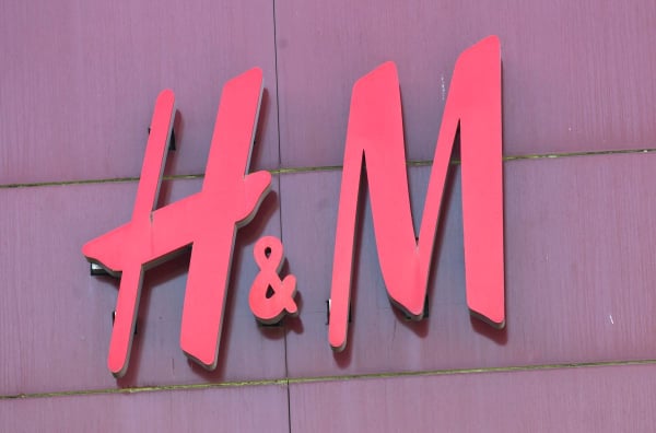 H&amp;M: Η ανακοίνωση της εταιρείας μετά το λουκέτο από την ΑΑΔΕ για τις αποδείξεις