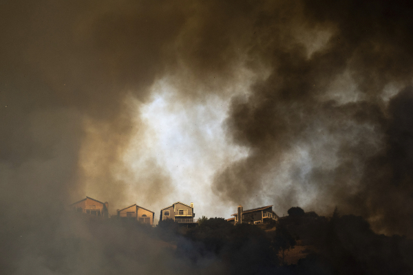 Μελέτη: Οι καπνοί από τις φωτιές σκοτώνουν 12.000 ανθρώπους ετησίως