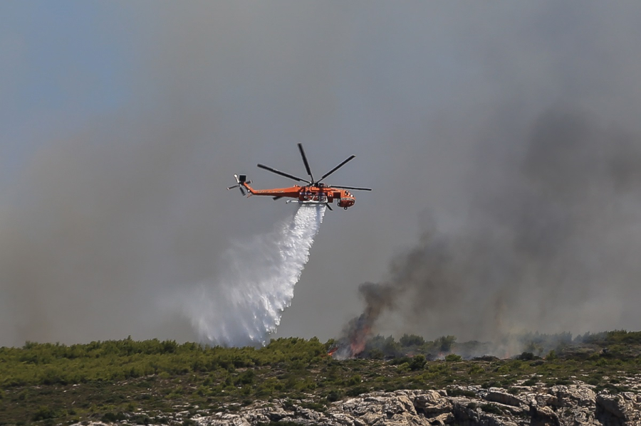 Φωτιά στο Λαύριο: Σε εξέλιξη επιχείρηση για την σύλληψη του εμπρηστή - Αναζητείται αντιδήμαρχος