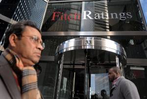 Fitch: Aναβάθμιση αξιόχρεου ελληνικών τραπεζών