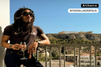 Lenny Kravitz: Στο ξενοδοχείο The Dolli στην Αθήνα πριν τη μεγάλη συναυλία του - Η φωτογραφία με φόντο τον Παρθενώνα