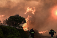 Εύβοια: Συγκλονιστική περιγραφή τραυματία πυροσβέστη - «Μας κύκλωσε η φωτιά και εγώ πήγα να καώ» (Βίντεο)