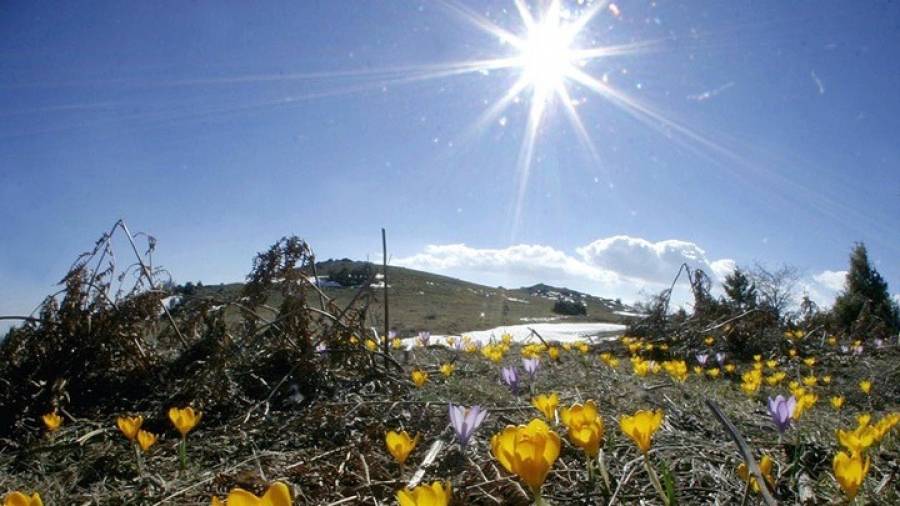 Καιρός για... παραλία το Σάββατο: Θα αγγίξει τους 30 βαθμούς ο υδράργυρος