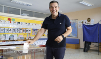 Στην Κυψέλη ψήφισε ο Αλέξης Τσίπρας: «Άλλοι πρέπει να κάνουν δηλώσεις σήμερα»