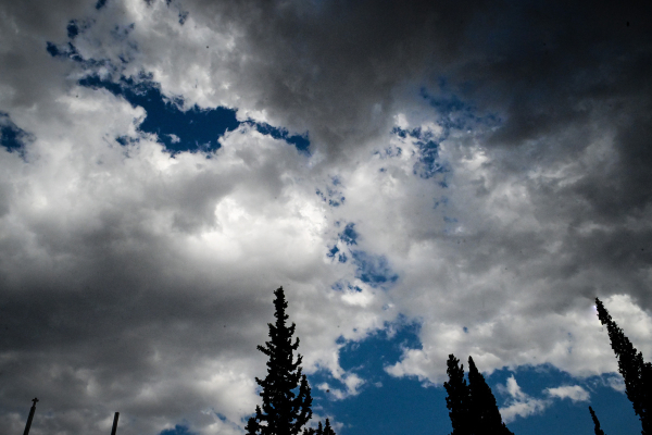 Meteo: Νεφώσεις και υψηλές για την εποχή θερμοκρασίες την Πέμπτη 10/10 - Πού θα έχει βροχές και καταιγίδες