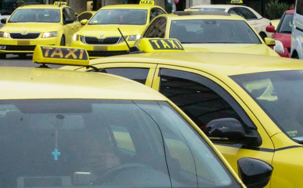 Ταξί: Αρχίζει η εφαρμογή ειδικής σήμανσης για POS