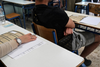 «Να αναβληθούν οι Πανελλήνιες και όλες οι εξετάσεις»: Φοβούνται θερμοπληξίες οι καθηγητές