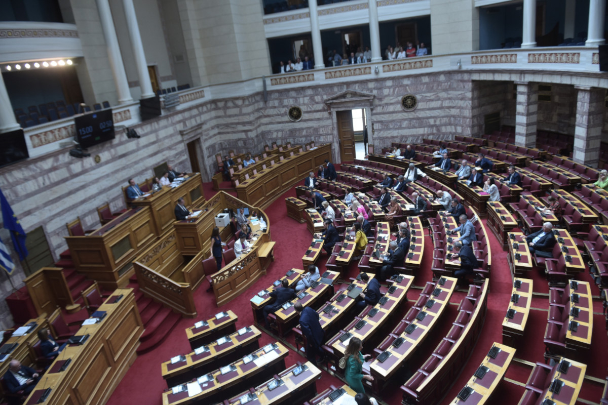 Πυρ ομαδόν από την αντιπολίτευση στη Βουλή για την ψυχιατρική μεταρρύθμιση