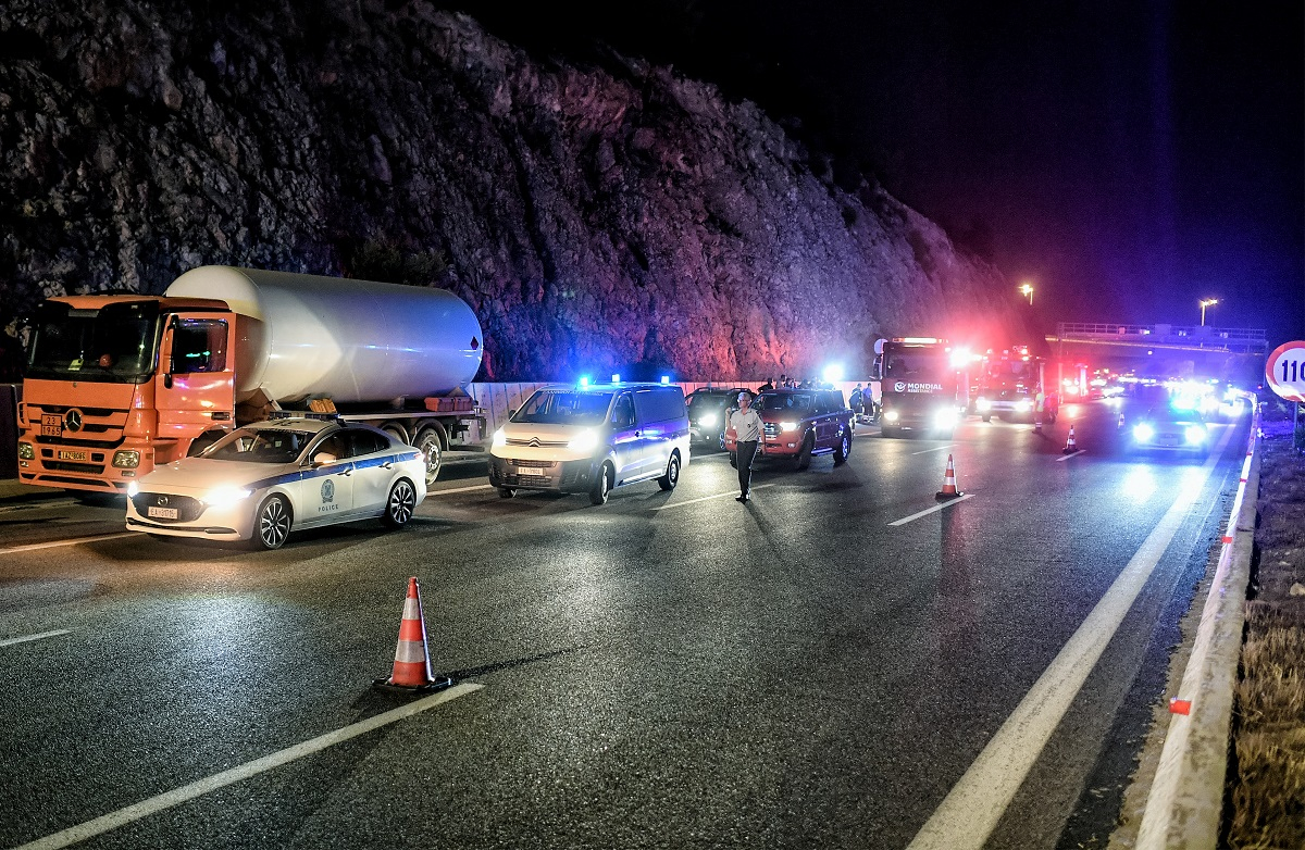 Εθνική οδός Αθηνών - Κορίνθου: Αποκαταστάθηκε η κυκλοφορία των οχημάτων μετά το ατύχημα με το βυτιοφόρο