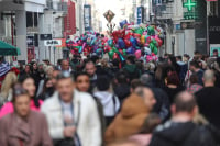 Πότε ξεκινά το εορταστικό ωράριο Χριστουγέννων 2024 - 2025