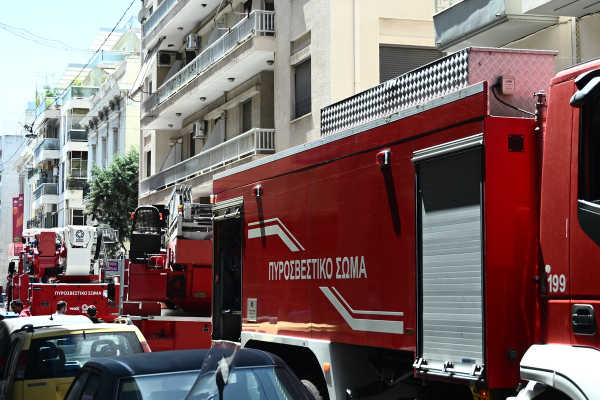 Φωτιά τώρα σε διαμέρισμα στο κέντρο της Αθήνας