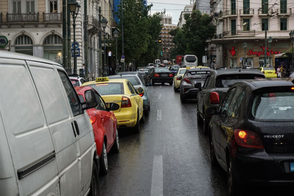 Κίνηση στους δρόμους τώρα: Πού έχει μποτιλιάρισμα - Χάρτης