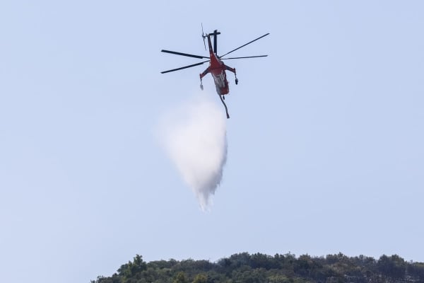 Φωτιά τώρα στη Νάξο: Σηκώθηκαν 2 αεροσκάφη και 1 ελικόπτερο