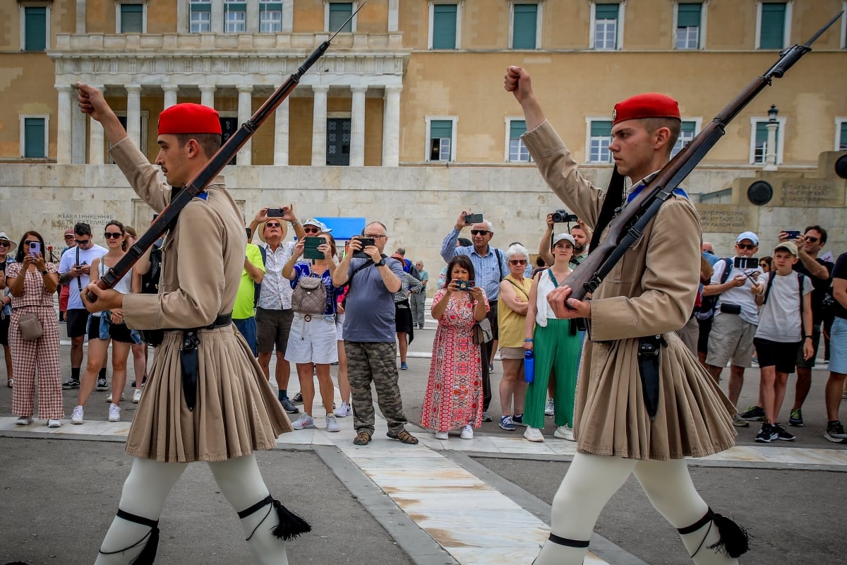 Βύθιση στα έσοδα από τον τουρισμό τον Αύγουστο - Οι πιο «τσιγκούνηδες» τουρίστες