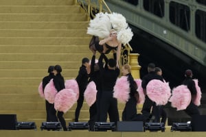 Ολυμπιακοί Αγώνες 2024: Σόου αλά Moulin Rouge από την Lady Gaga στο Παρίσι (Εικόνες, Βίντεο)