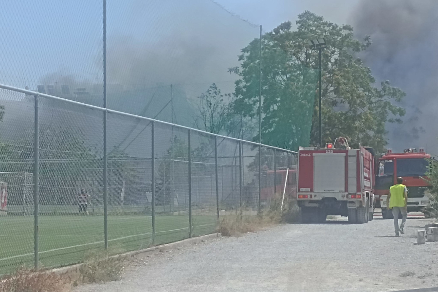 Σε ύφεση η φωτιά στο Μοσχάτο - Αποκαταστάθηκε η κυκλοφορία στη γύρω περιοχή