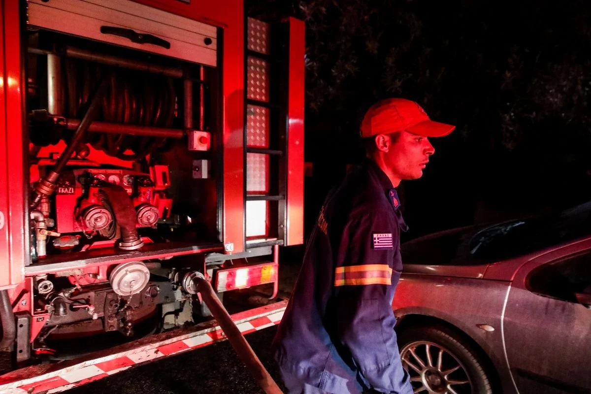 Φωτιά σε διαμέρισμα στο κέντρο της Αθήνας - Διακοπή κυκλοφορίας στην Αχαρνών