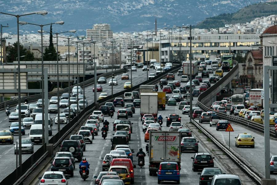 Αγοράζουν παλιά αυτοκίνητα για να μην μπαίνουν στα μέσα μεταφοράς: Ο κορονοϊός αλλάζει την αγορά ΙΧ