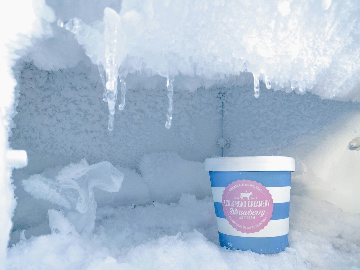 Η σωστή θερμοκρασία στην κατάψυξη για να μην γίνεται «πέτρα» το παγωτό
