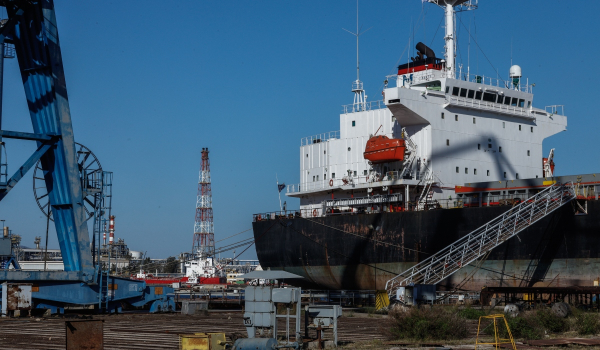 Εργατικό δυστύχημα στα ναυπηγεία Σαλαμίνας με έναν νεκρό και έναν τραυματία