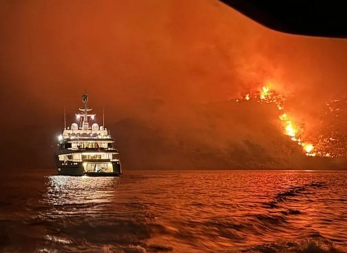 Οι «μπουρλοτιέρηδες» της Ύδρας: Το σκάφος «Περσεφόνη» με 17 αλλοδαπούς ύποπτο για τη φωτιά