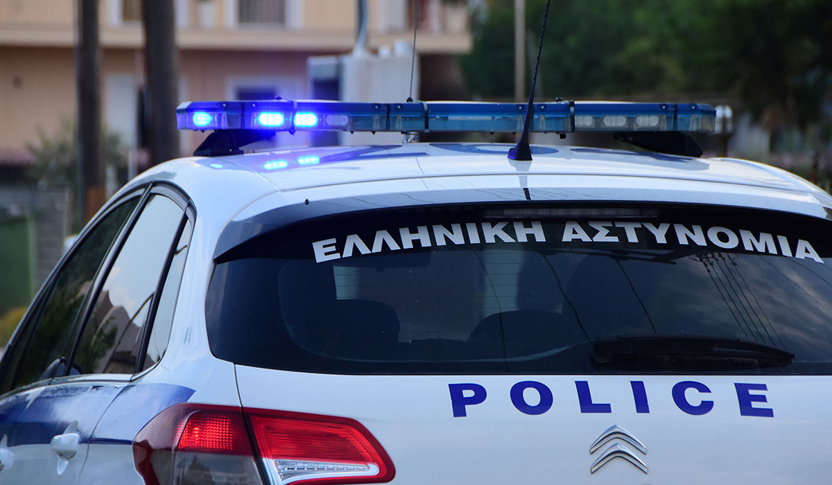 Τρίκαλα: 52χρονος κλείδωνε τη γυναίκα του στο σπίτι όταν έφευγε για δουλειά - Ήθελε «να προσέχει τα παιδιά»