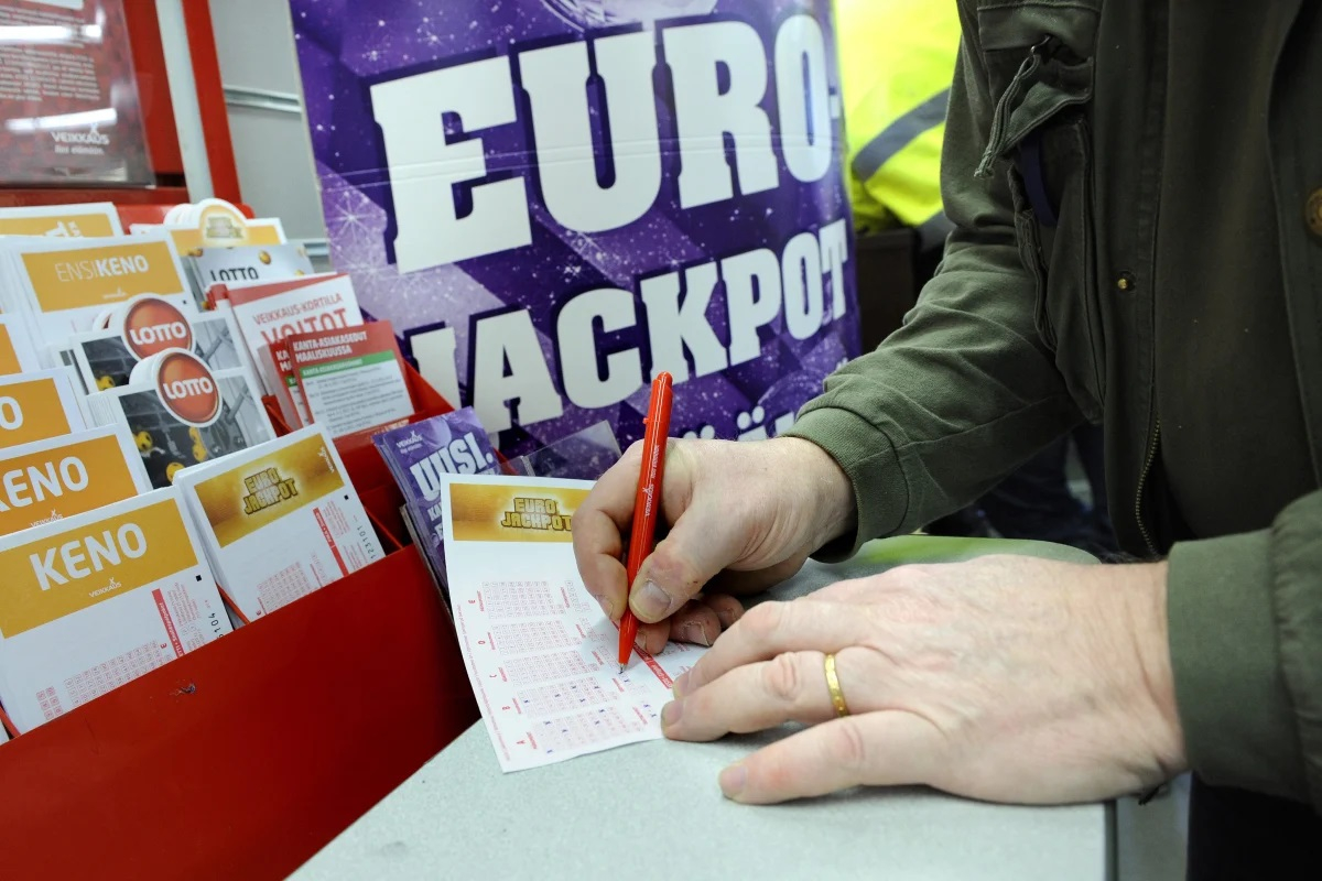 Eurojackpot 4/6/24: Ένας υπερτυχερός κέρδισε 120 εκατ. ευρώ και άλλοι δύο από 7,8 εκατ. ευρώ