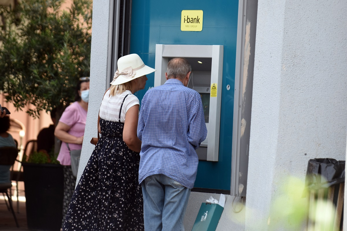 Πληρωμές; Ποιοι δικαιούχοι θα δουν χρήματα στους λογαριασμούς τους μέχρι τις 23/8