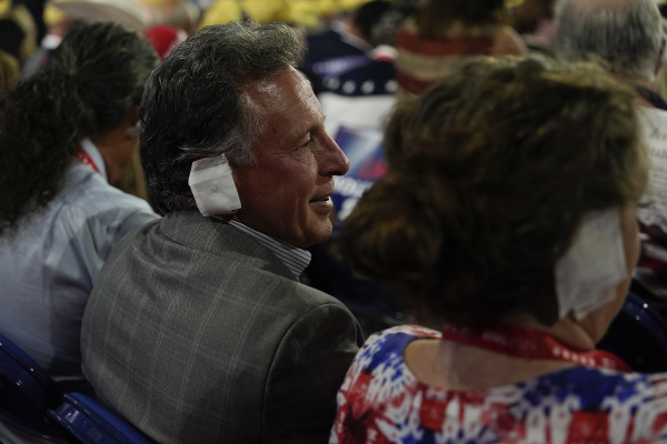 Τραμπ: Με «μπαταρισμένα» αυτιά οι οπαδοί του στο Συνέδριο των Ρεπουμπλικανών (βίντεο)