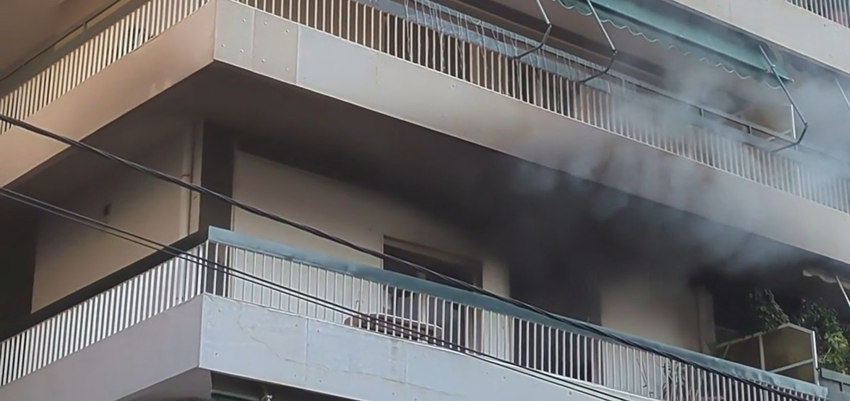 Νέα Σμύρνη: Βρέθηκε απανθρακωμένη σορός μετά από φωτιά σε διαμέρισμα