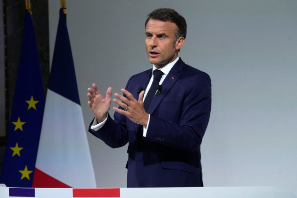 Ραγδαίες αλλαγές στη Γαλλία – Καταποντίζεται ο Μακρόν, δεύτερο το «Λαϊκό Μέτωπο» απέναντι στη Λεπέν