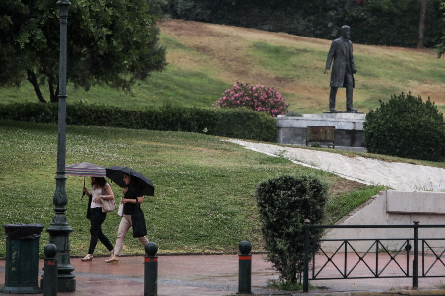 Καιρός: Πού και τι ώρα θα βρέχει το Σαββατοκύριακο - Οι περιοχές