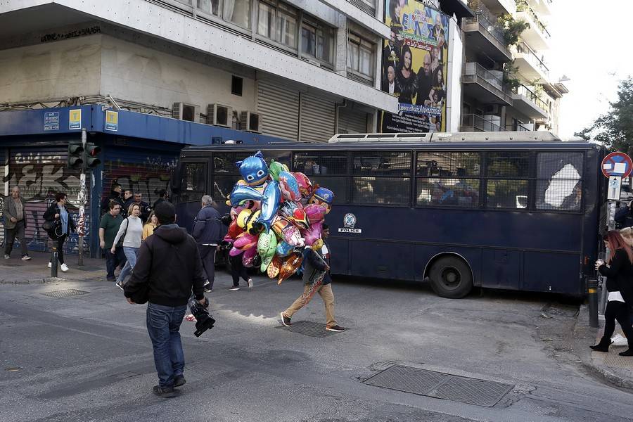 Έφοδος της αστυνομίας στην ΑΣΟΕΕ - Έρευνες στα υπόγεια του κτιρίου