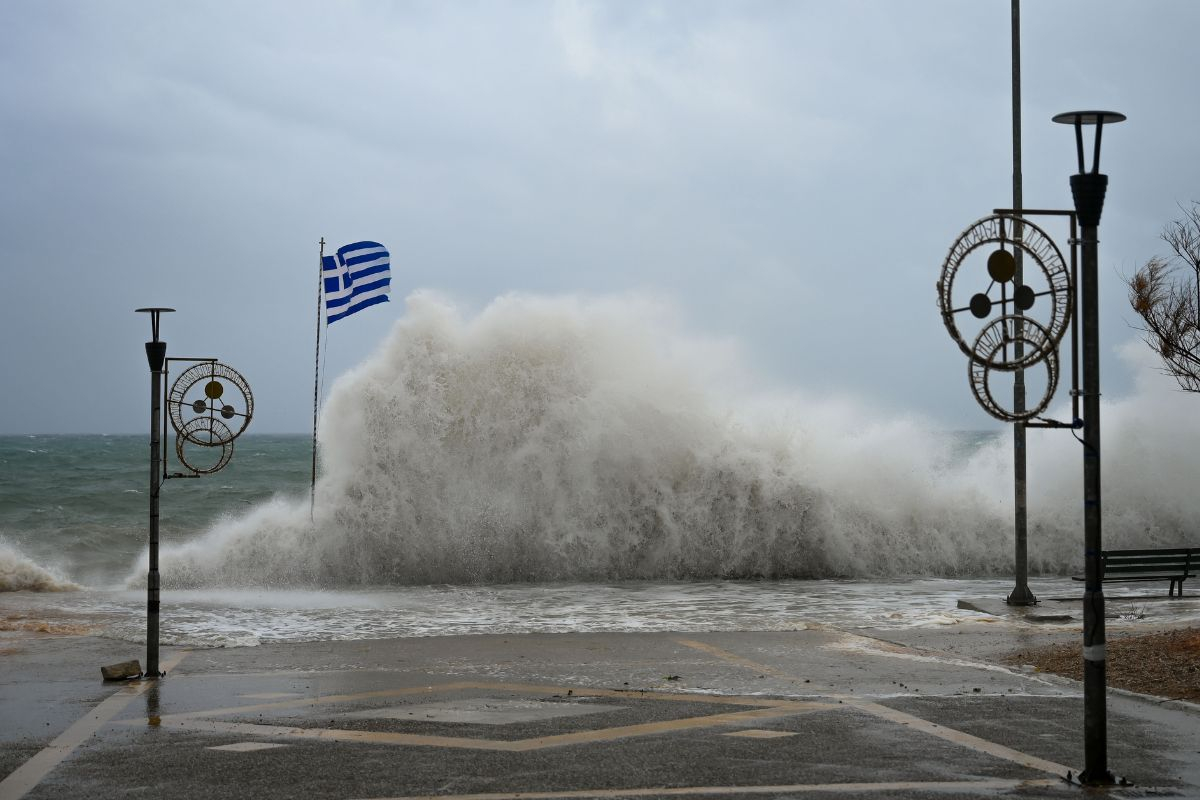 Έρχεται τριήμερη κακοκαιρία με καταιγίδες και χιόνια – Οι περιοχές