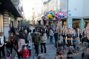 Ανοιχτά τα καταστήματα την Κυριακή - Το πασχαλινό ωράριο