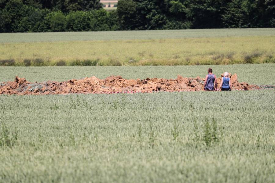 Γερμανία: Εξερράγη βόμβα του Β΄ Παγκοσμίου - Άφησε πίσω της τεράστιο κρατήρα (Εικόνες)