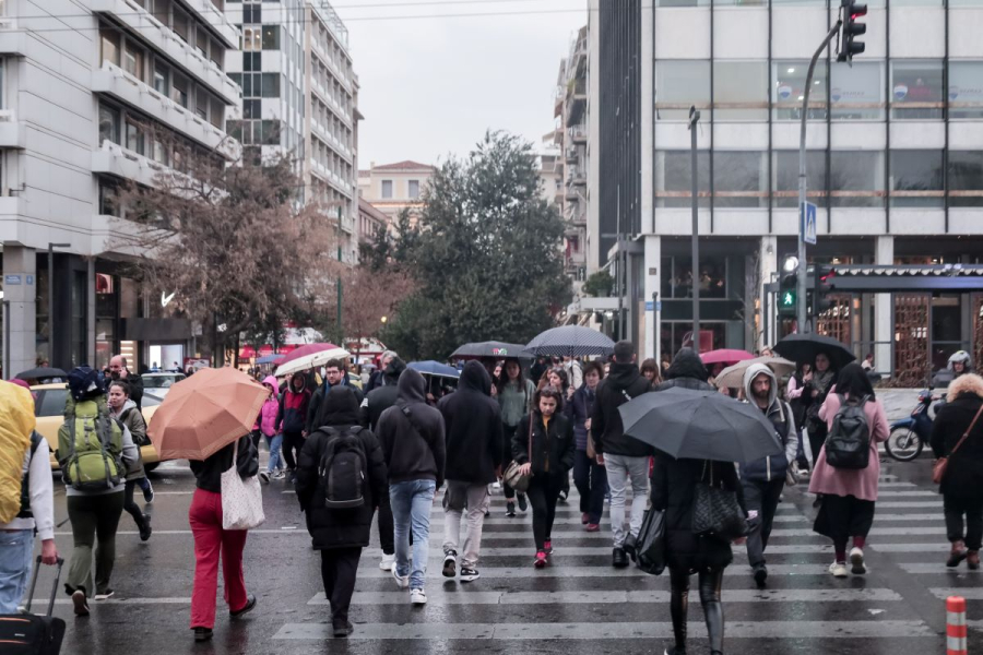 Άνοιξαν οι ουρανοί στην Αθήνα - Πώς θα κινηθεί η κακοκαιρία τις επόμενες ώρες (Live χάρτης)