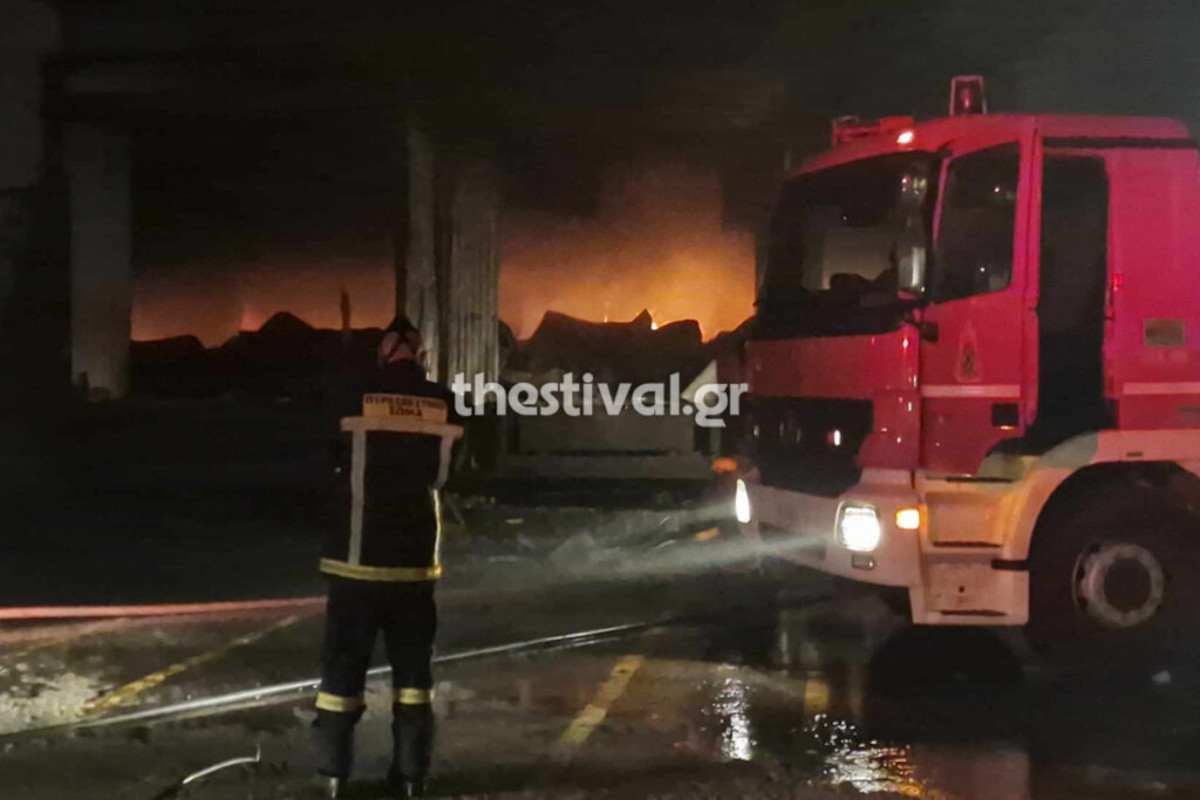 Φωτιά σε εργοστάσιο στη Νεοχωρούδα Θεσσαλονίκης - Έκαψε μεγάλο μέρος της εγκατάστασης (Βίντεο)