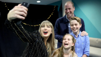 Τέιλορ Σουίφτ: Η πριγκιπική της selfie με τον Ουίλιαμ και τα παιδιά του στο Λονδίνο