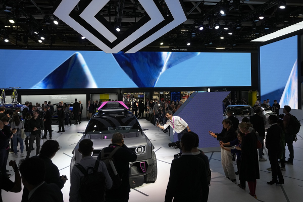 Renault: Μείωσε τον χρόνο παραγωγής των αμιγώς ηλεκτρικών αυτοκινήτων