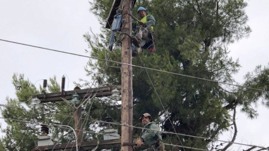 Ομαλοποίηση της ηλεκτροδότησης στη Χαλκιδική σε 24- 30 ώρες