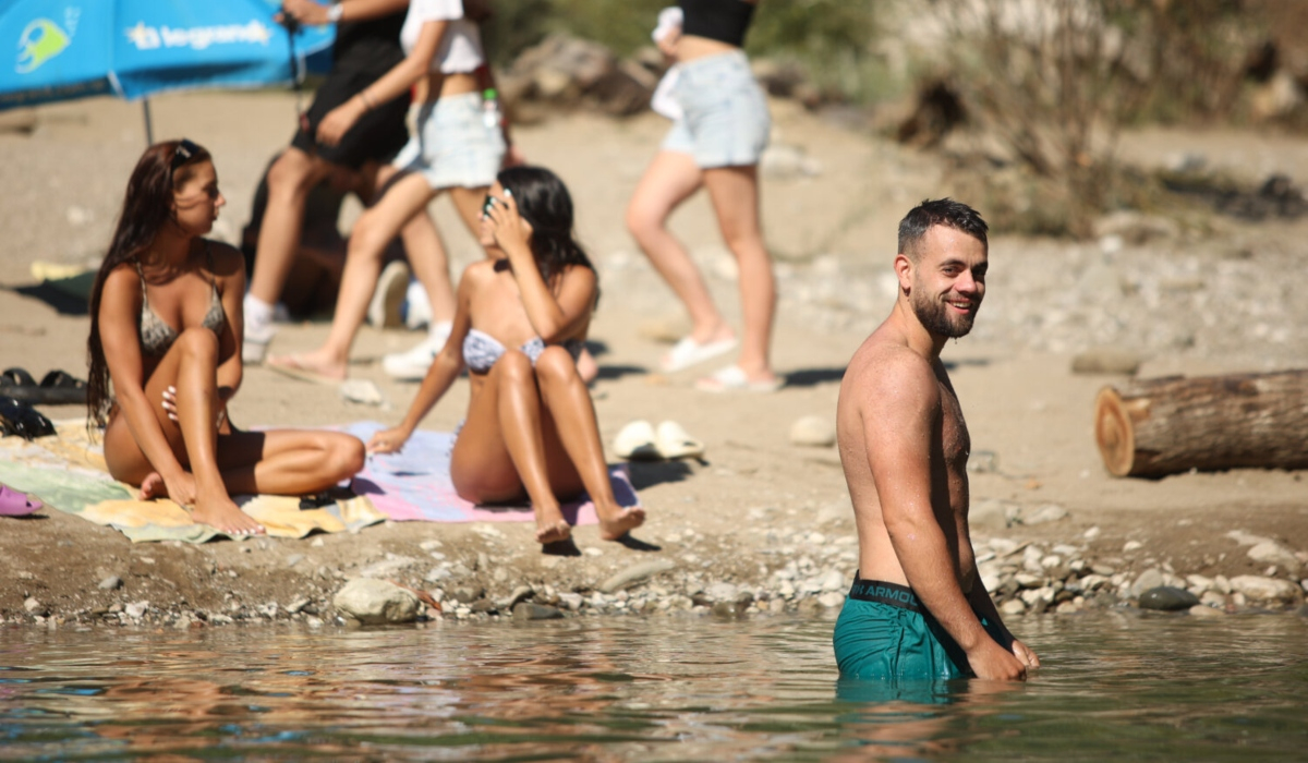 «Παραλία» σε υψόμετρο 1.000 μέτρων - Η πιο γνωστή... πλαζ της Πίνδου