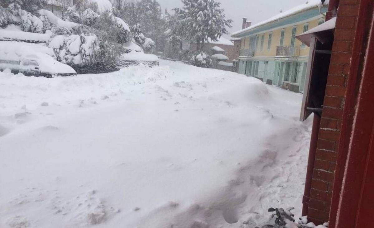 Αγιο Όρος: Οι εικόνες από τον χιονιά